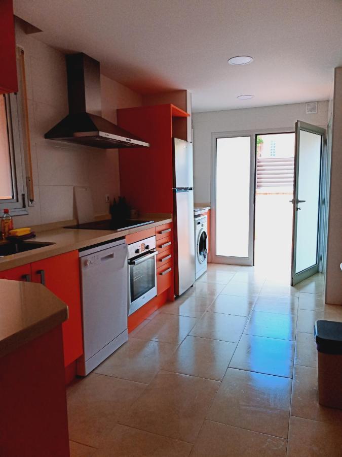 Chalet Amplio Con Jardin Y Zona Barbacoa. Reus Eksteriør billede