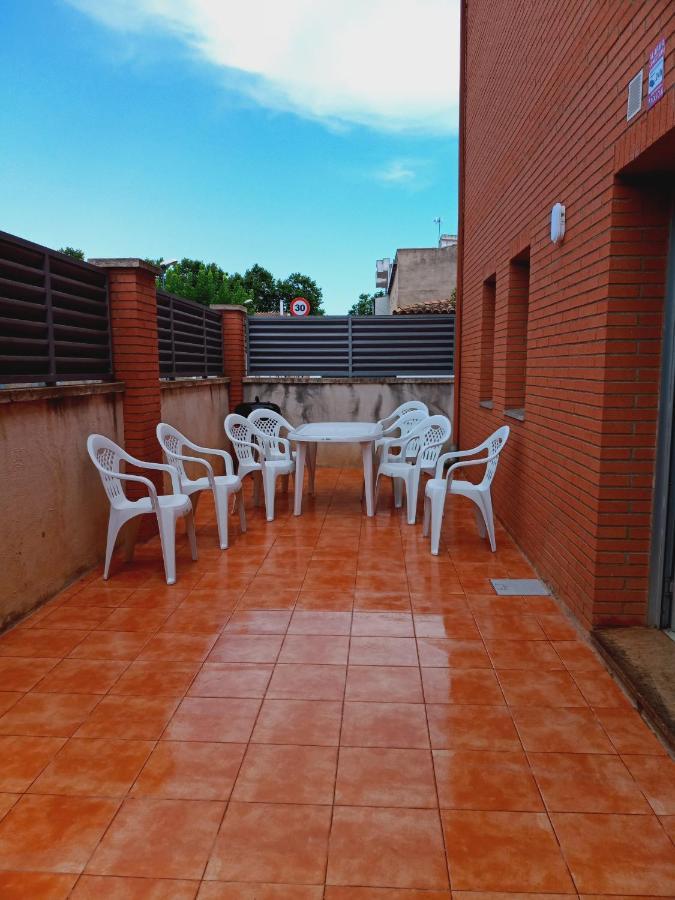 Chalet Amplio Con Jardin Y Zona Barbacoa. Reus Eksteriør billede