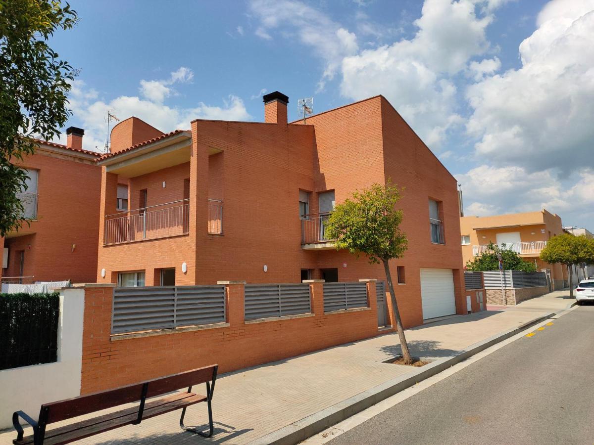 Chalet Amplio Con Jardin Y Zona Barbacoa. Reus Eksteriør billede