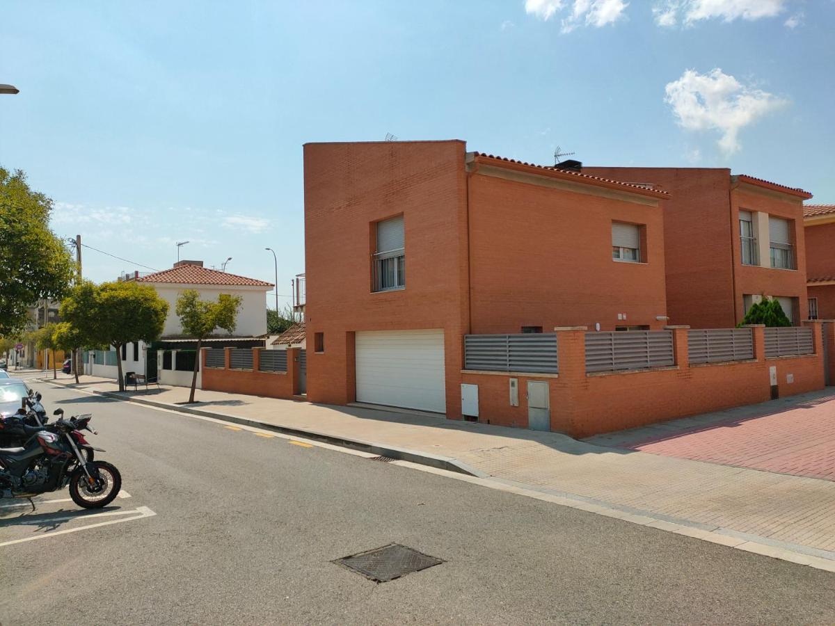 Chalet Amplio Con Jardin Y Zona Barbacoa. Reus Eksteriør billede